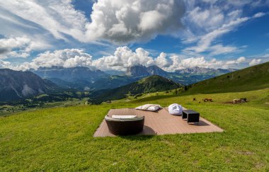 Dolomites dağlarda sayısı.