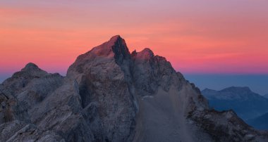 Mount Jalovec gündoğumu ışımalar 