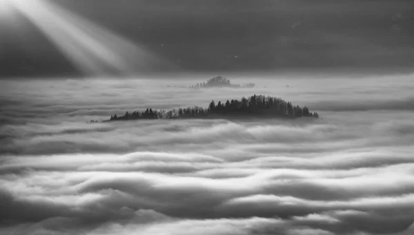 Fog rolling in the hills — Stock Photo, Image