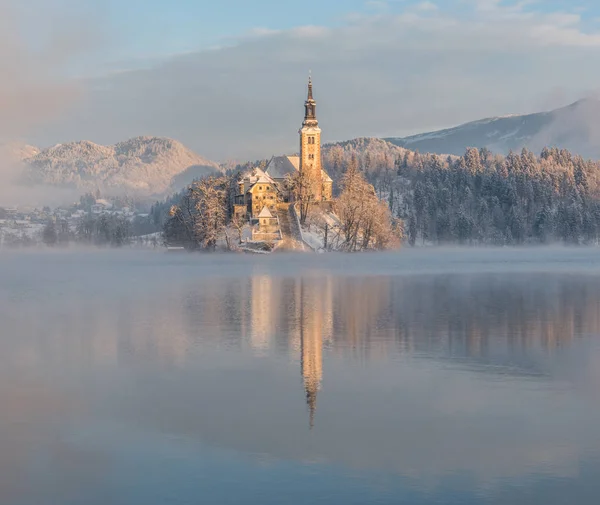 Kilise ile Lake Bled — Stok fotoğraf