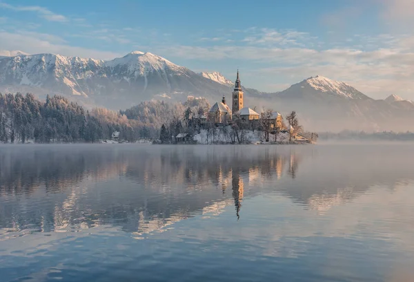 Lago Bled com a igreja — Fotografia de Stock