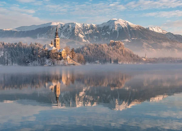 Lago Bled con la iglesia — Foto de Stock