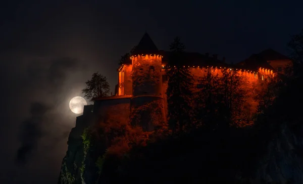 Castello di Bled di notte — Foto Stock