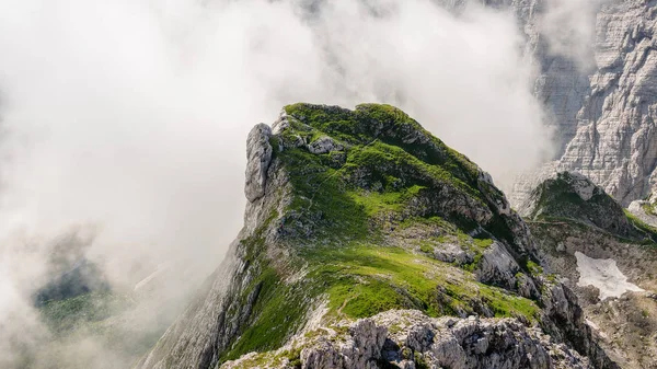 Vackra bergslandskap i Juliska alperna. — Stockfoto