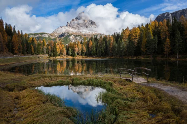 Lago Antorno na temporada de outono — Fotografia de Stock