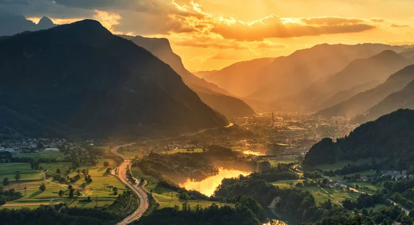 Benim memleketi Jesenice ve dramatik günbatımı.