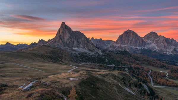 Paysage d'automne dans les montagnes des Dolomites — Photo