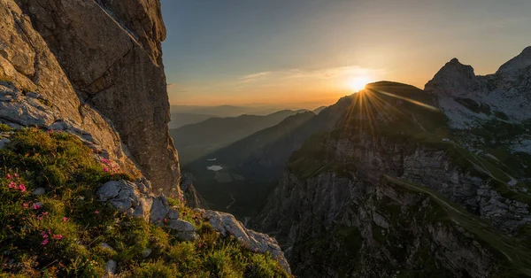 Prachtige zonsopgang in de Julische Alpen — Stockfoto