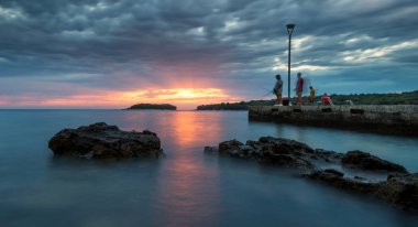 Denizde canlı günbatımı