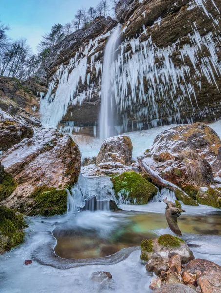 Cascata Pericnik in inverno . — Foto Stock
