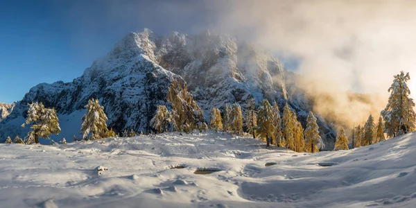 Majestueus landschap in de bergen — Stockfoto