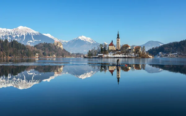냉동 호수와 겨울에 아름 다운 호수 Bled — 스톡 사진