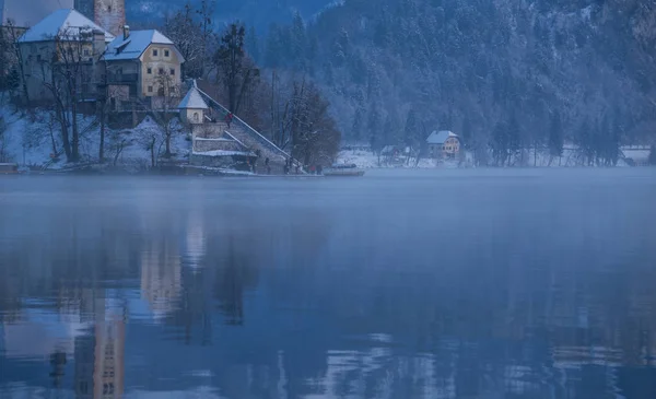 Озера Блед на зимовий ранок — стокове фото