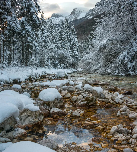 Kış dağlarda günbatımı — Stok fotoğraf