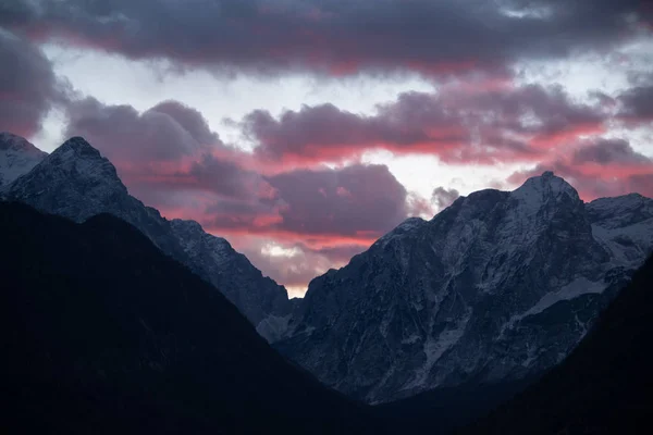 Village Mojstrana below Julian Alps — Stock Photo, Image