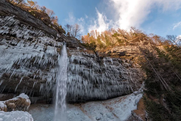 Tramonto congelato alla cascata Pericnik — Foto Stock