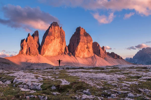 Caminhante no Tre Cime di Lavaredo Fotos De Bancos De Imagens