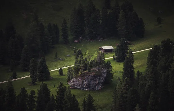 Dolomites'in ahşap yazlık