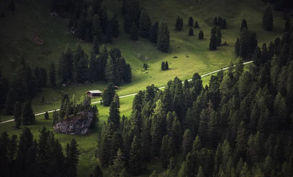 Drewniany domek w Dolomitach — Zdjęcie stockowe