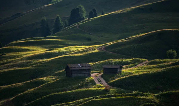 Holzhütten in den Dolomiten — Stockfoto