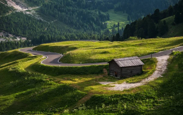 Dolomites'in ahşap yazlık