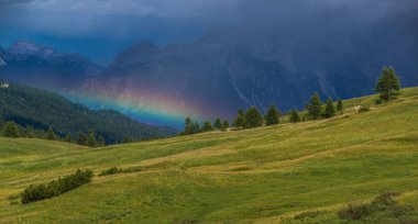 Dolomites dağlarda sayısı