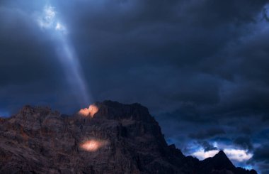  Dolomites dağlarda sayısı