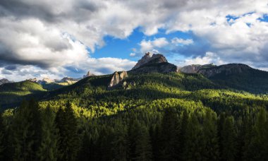  Dolomites dağlarda sayısı