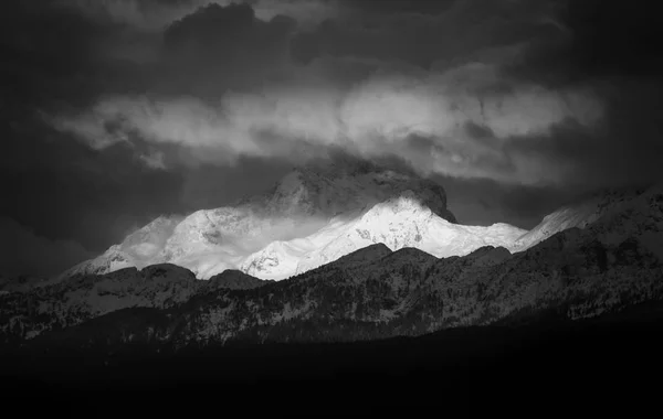 Julian Alps için Mount Triglav ilk kar
