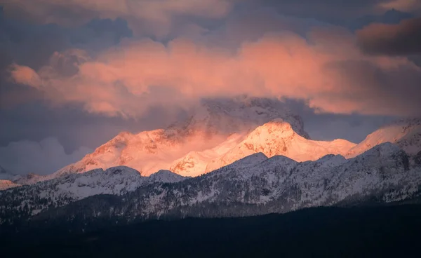 Julian Alps için Mount Triglav ilk kar