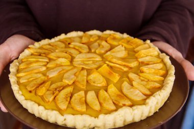 Ev yapımı elmalı turta.