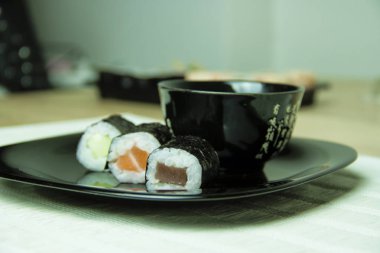 Soya soslu taze sushi 