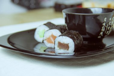 Soya soslu taze sushi 