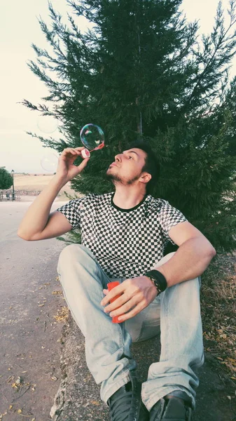 sabun köpüğü ile adam