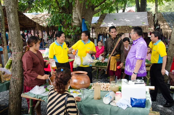 Thai people and tourists walking shopping at Culture Market — Stock Photo, Image