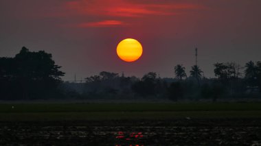 Günbatımı kırsal.