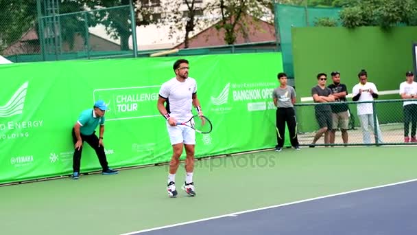 Janko tipsarevic serbiens sieger in windkraft holding bangkok open 2017 — Stockvideo