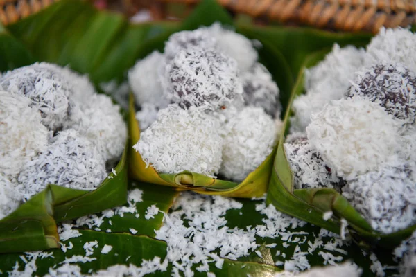 Thai Coconut muchkins, Thai traditional dessert. — Stock Photo, Image