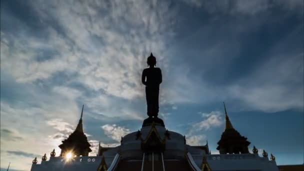 Stående Buddha. tidsfördröjning. — Stockvideo