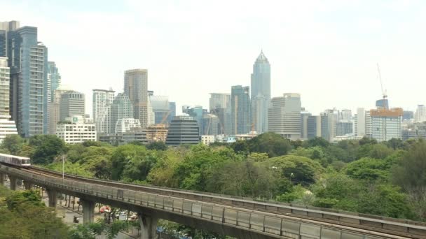 Sky train em Bangkok . — Vídeo de Stock