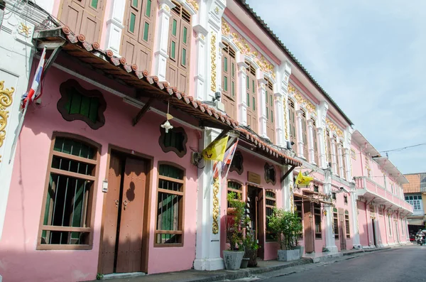 Gebäude, chinesisch-portugiesische Architektur auf Phuket — Stockfoto