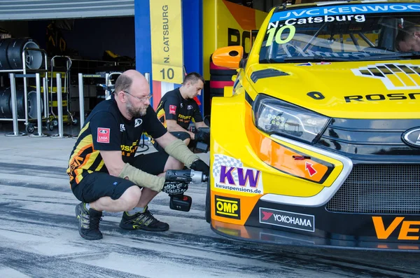 Team service on display in during 2015 FIA World Touring Car Cha — Stock Photo, Image