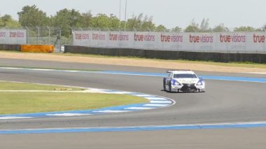 Arabaya 2015 Autobacs Super Gt serisi sırasında yarış