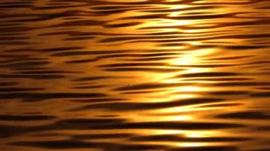 Refection su üzerinde güneş ışığı.