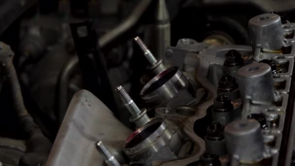 Configuración de la válvula del motor del coche . — Vídeos de Stock