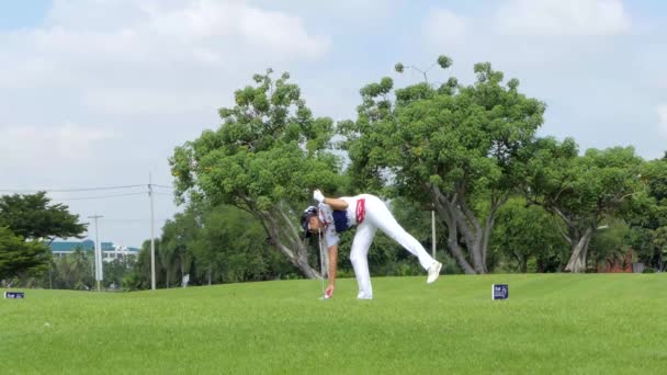 Pinrath Loomboonruang da Tailândia em PTT Tailândia LPGA Master 2017 — Vídeo de Stock