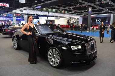Rolls-Royce kırmızı Wraith araba
