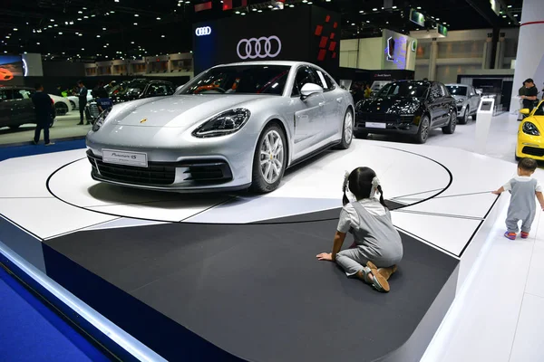 Porsche Panamera 4s auf der Internationalen Automobilausstellung in Bangkok — Stockfoto