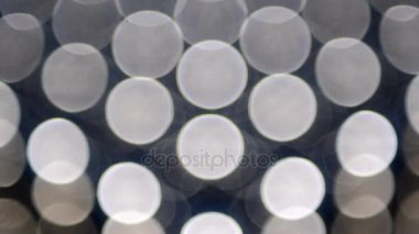 Karanlık odada topları ne zaman ışık yansıtacak metal defocused.