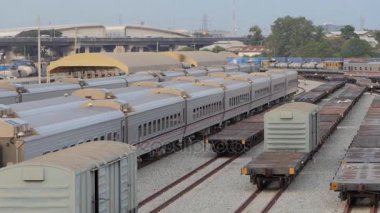 Yolcu treni, tren istasyonu, zoom, Bangkok Tayland.